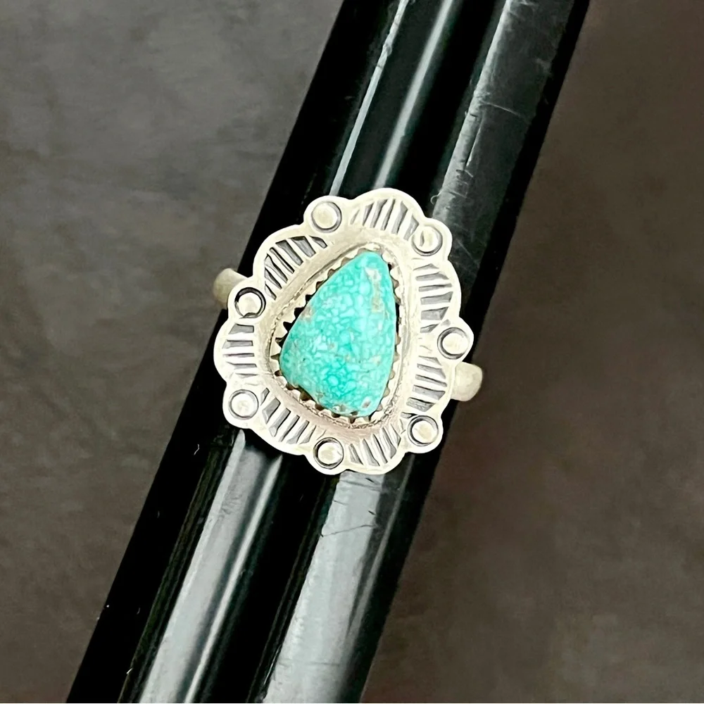Native American style sterling silver turquoise ring Size 8.75